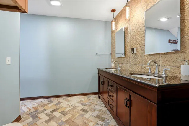 $935,000 | S81W26300 National Avenue, Vernon, WI 53149