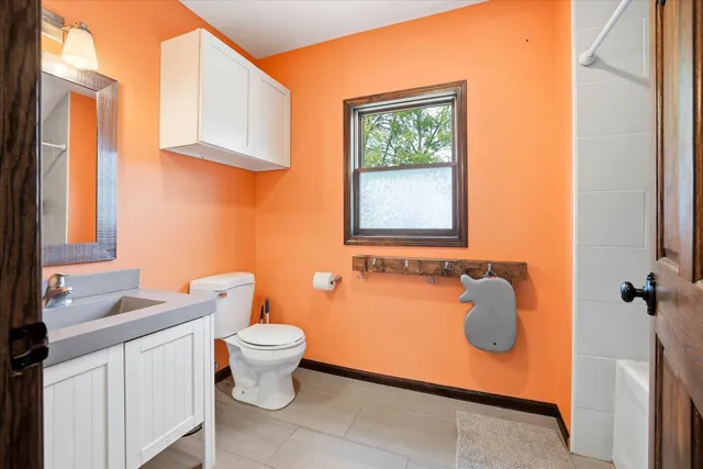 $935,000 | S81W26300 National Avenue, Vernon, WI 53149