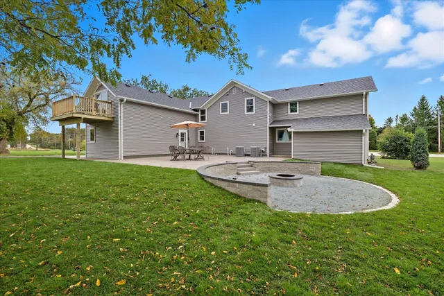 $935,000 | S81W26300 National Avenue, Vernon, WI 53149