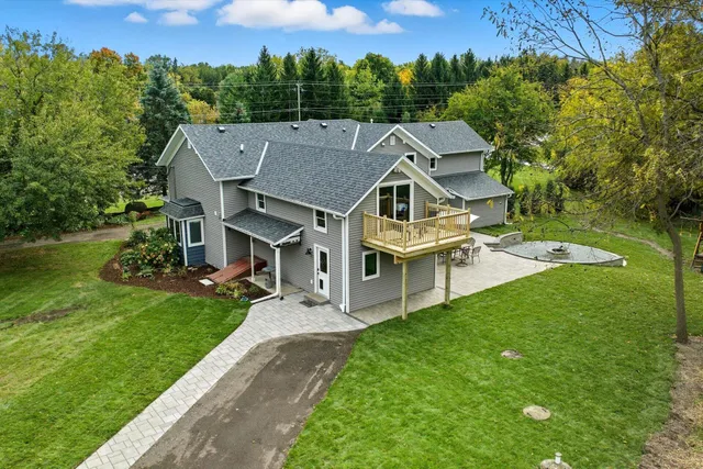 $935,000 | S81W26300 National Avenue, Vernon, WI 53149