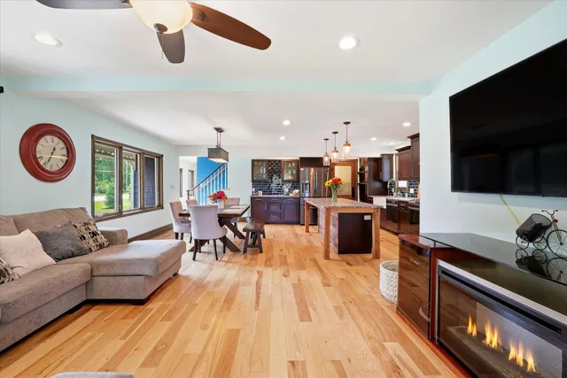 $935,000 | S81W26300 National Avenue, Vernon, WI 53149