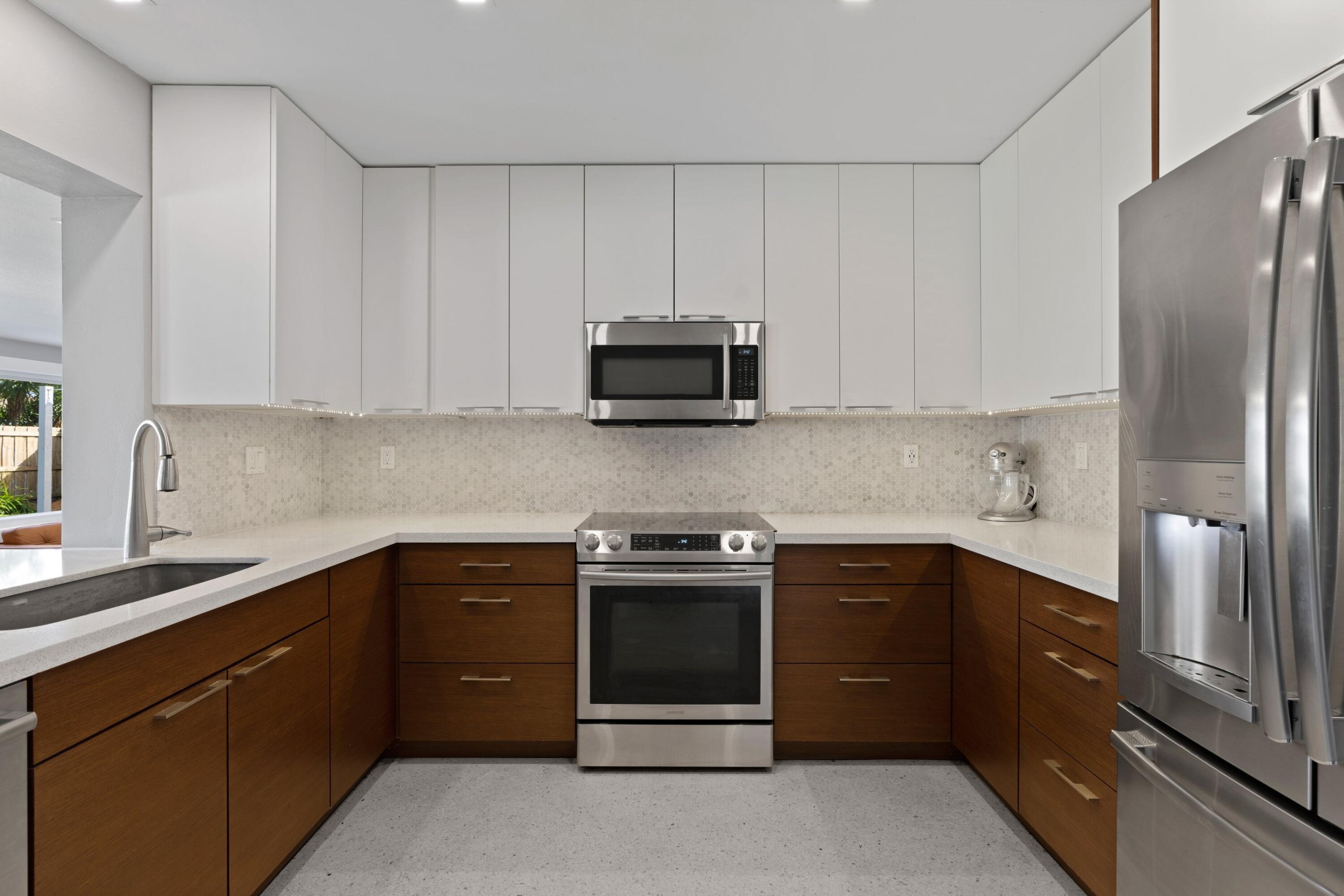 2240 Northeast 2nd Avenue Boca Raton, FL 33431 - Photo 5 of 30 Kitchen