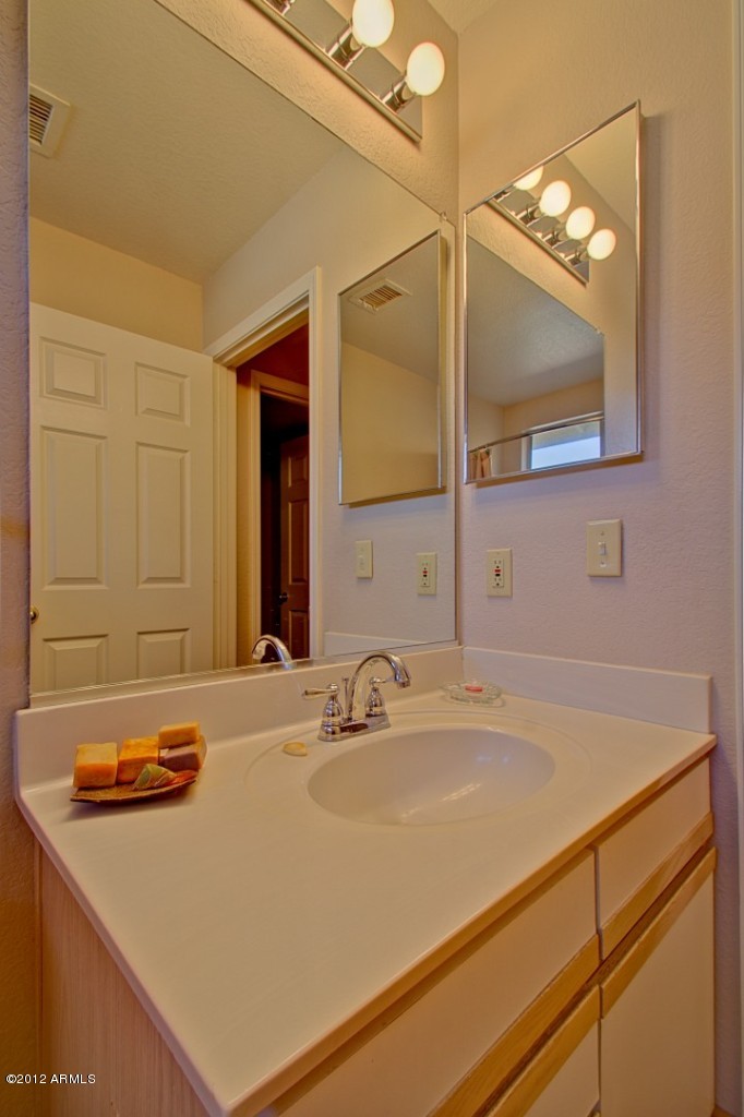 641 West Smoke Tree Road Gilbert, AZ 85233 - Photo 21 of 36 Smoketrail (21)