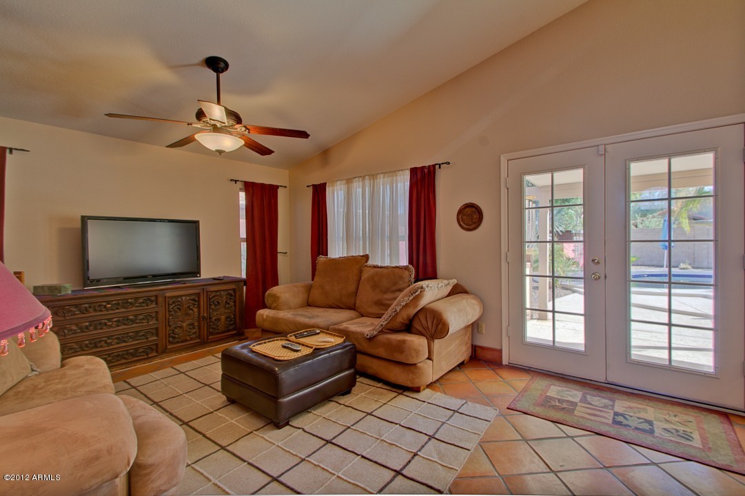 641 West Smoke Tree Road Gilbert, AZ 85233 - Photo 7 of 36 Smoketrail (7)