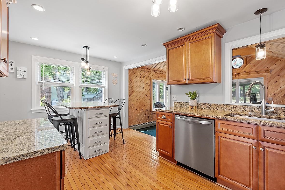 93 Auburn Road Londonderry, NH 03053 - Photo 13 of 40 Gallery Image 13