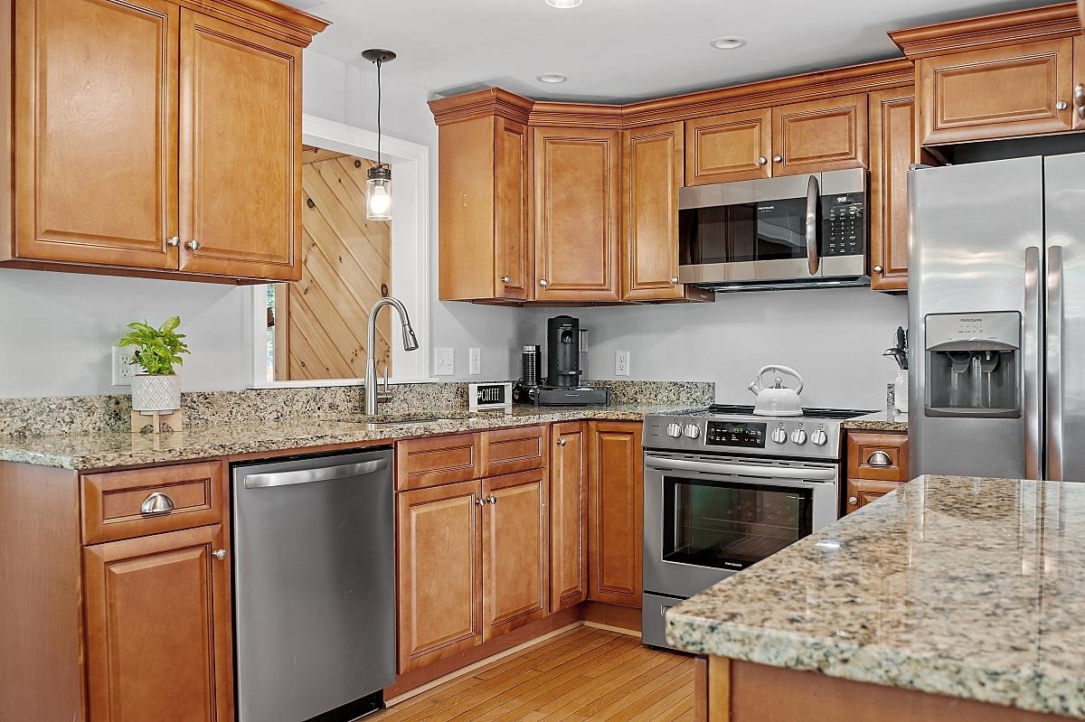 93 Auburn Road Londonderry, NH 03053 - Photo 16 of 40 Gallery Image 16
