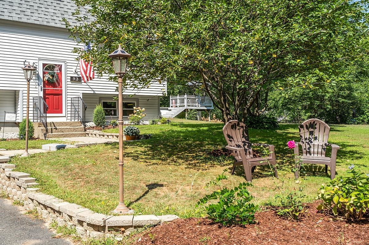 93 Auburn Road Londonderry, NH 03053 - Photo 3 of 40 Gallery Image 3