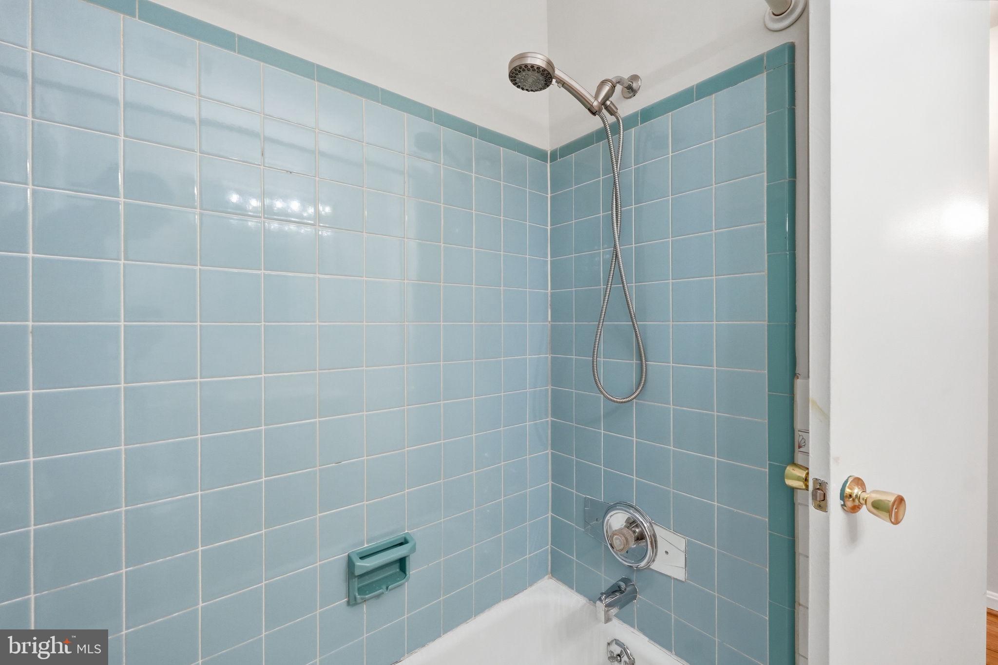 8413 Rugby Road Manassas, VA 20111 - Photo 27 of 32 Main Level Full Bath