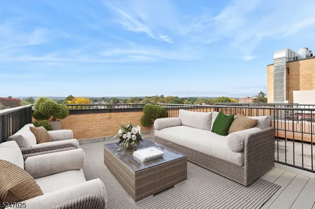 $2,180 | 520 Belleville Avenue, Unit E306, Belleville, NJ 07109