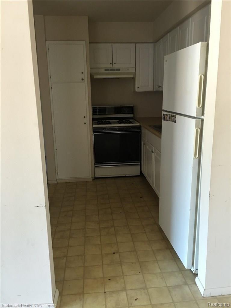 30237 Utica Road, Unit 81 Roseville, MI 48066 - Photo 4 of 14 IMG_0227.jpg