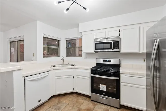 $1,900 | 2559 Kilmaron Circle, Henderson, NV 89014