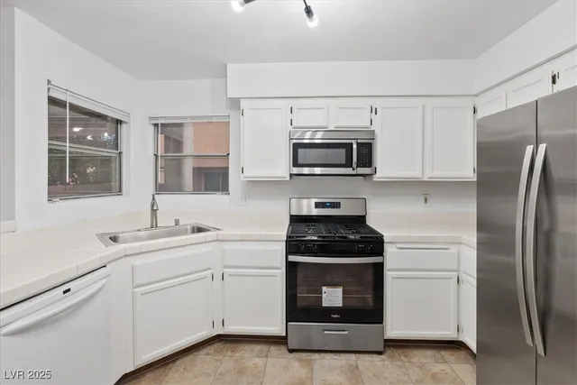 $1,900 | 2559 Kilmaron Circle, Henderson, NV 89014