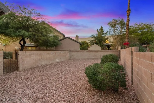 $1,900 | 2559 Kilmaron Circle, Henderson, NV 89014