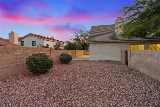 $1,900 | 2559 Kilmaron Circle, Henderson, NV 89014