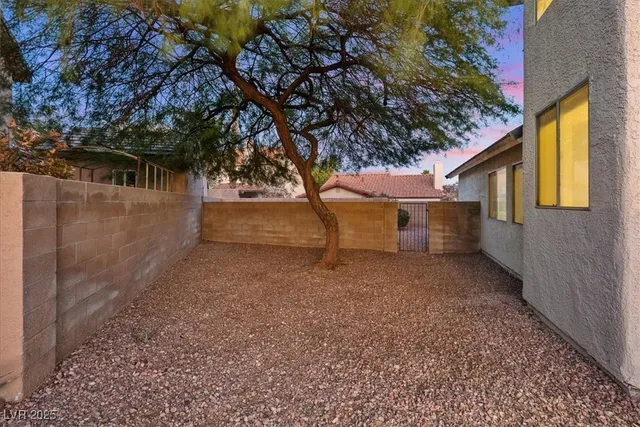 $1,900 | 2559 Kilmaron Circle, Henderson, NV 89014