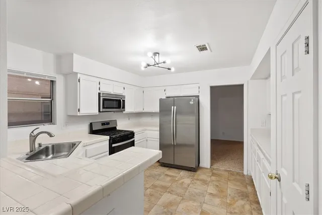 $1,900 | 2559 Kilmaron Circle, Henderson, NV 89014