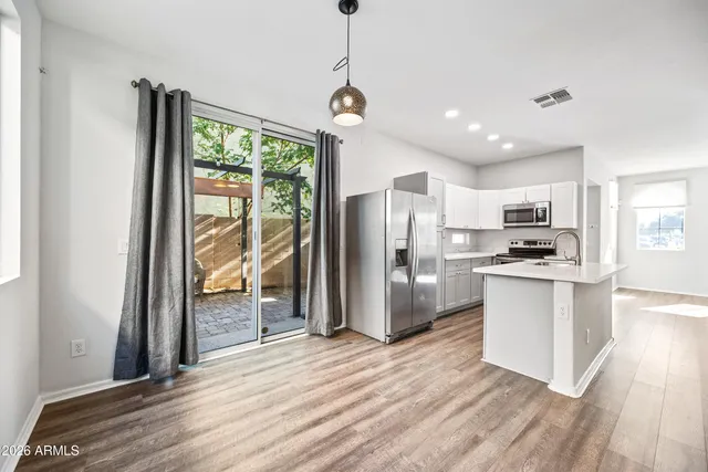 $2,100 | 1516 East Mobile Lane, Phoenix, AZ 85040