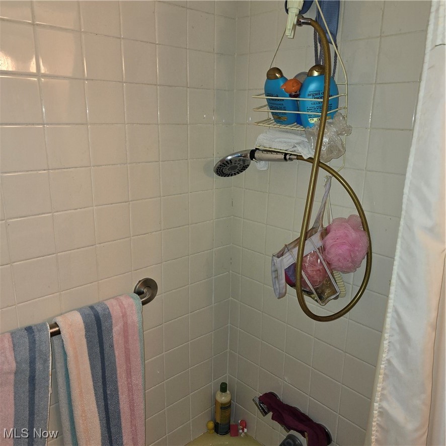 1669 Wood Road Cleveland Heights, OH 44121 - Photo 11 of 22 Full bath bathtub