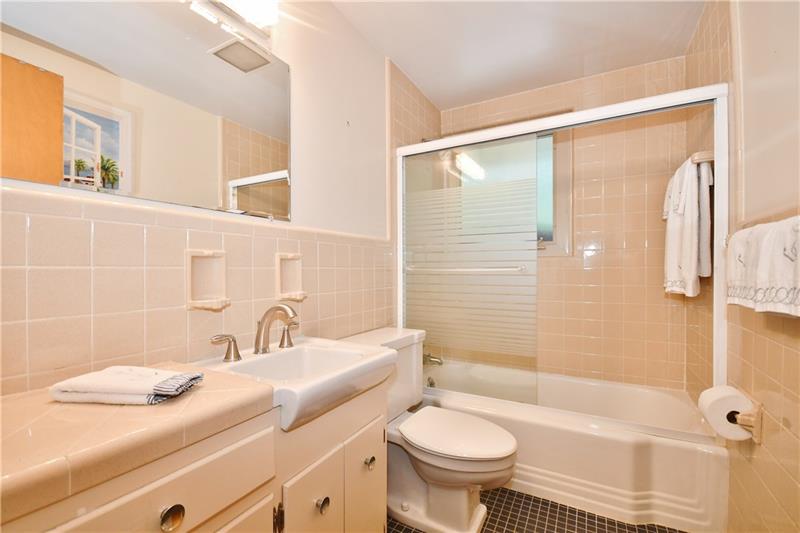 218 Tech Road Pittsburgh, PA 15205 - Photo 20 of 25 Gallery Image 20