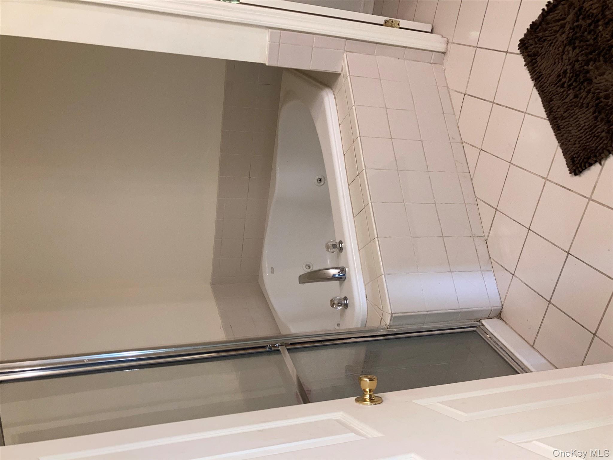 3 Webster Court Monroe, NY 10950 - Photo 8 of 25 a bathroom with a bathtub