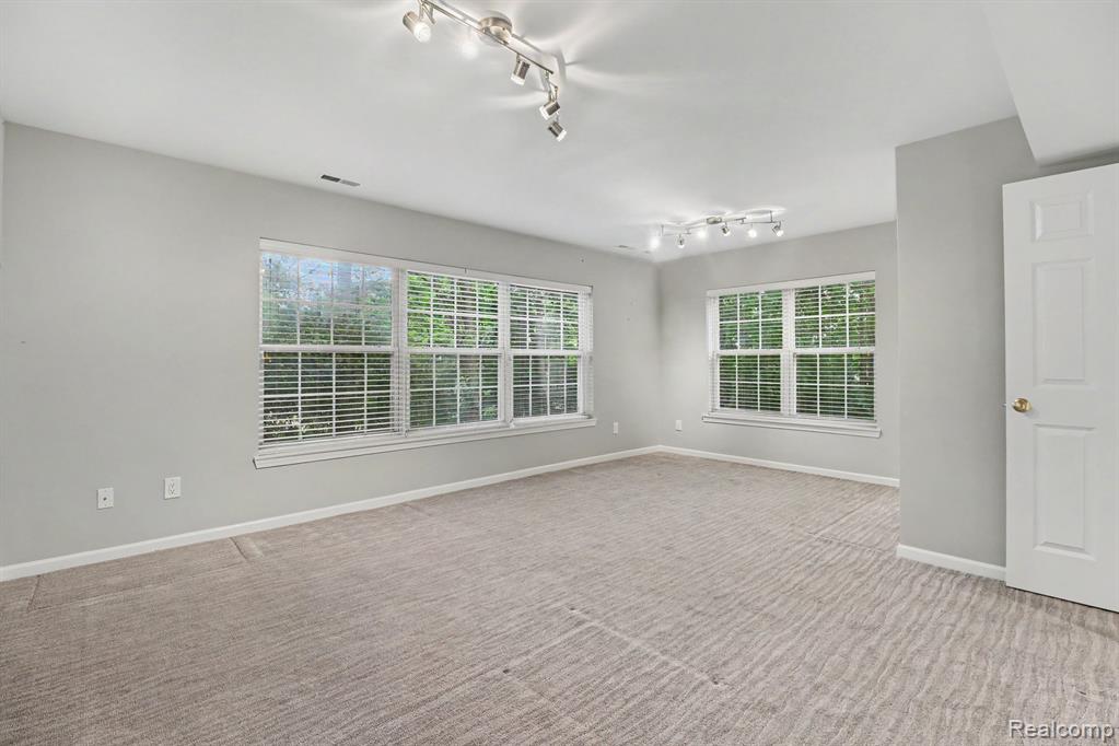 6573 Summit Ridge Clarkston, MI 48346 - Photo 10 of 24