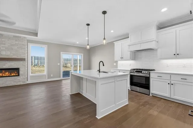 $489,927 | 25056 West 94th Terrace, Lenexa, KS 66227