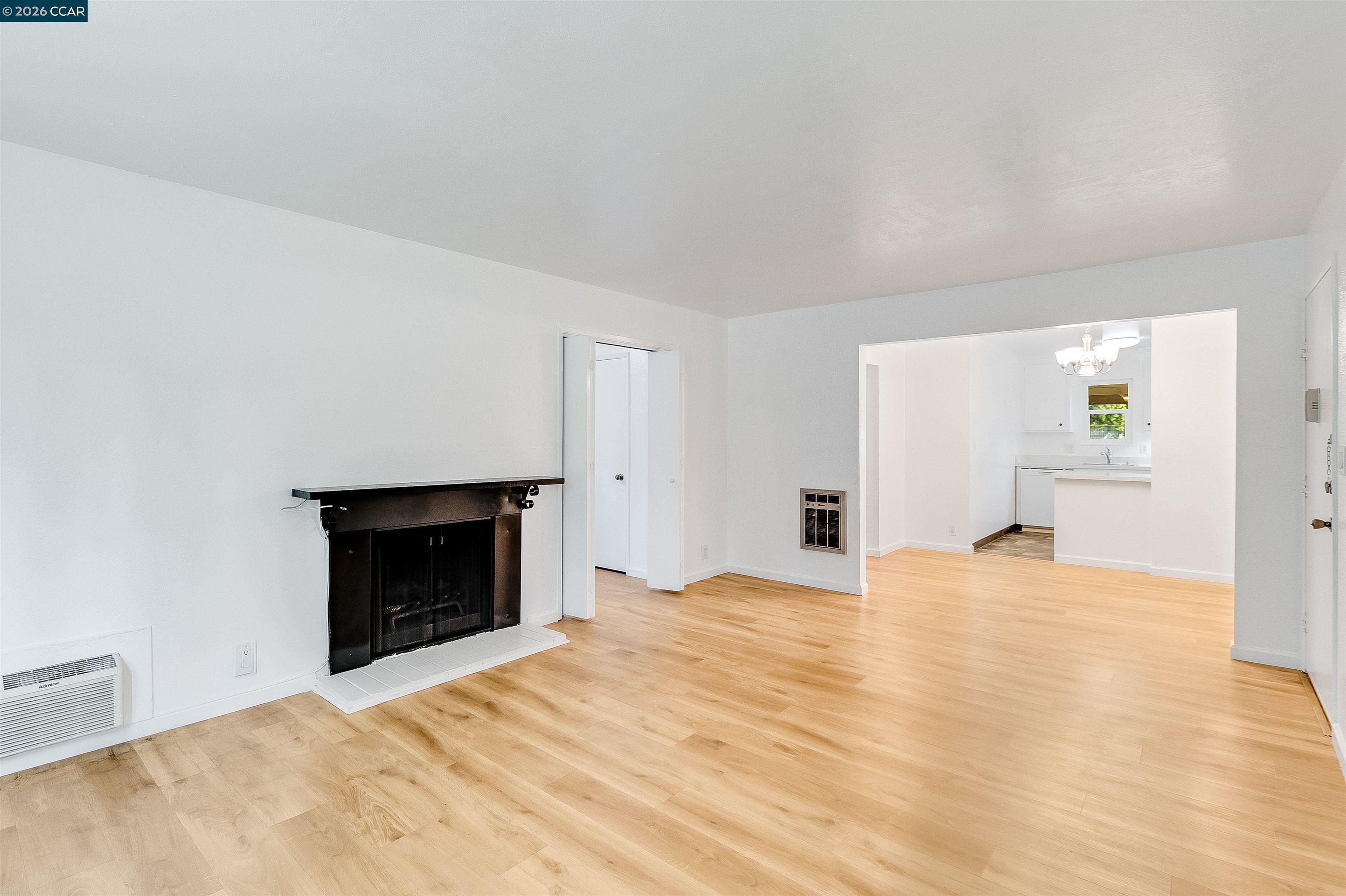 375 Camelback Road, Unit 4 Pleasant Hill, CA 94523 - Photo 4 of 49