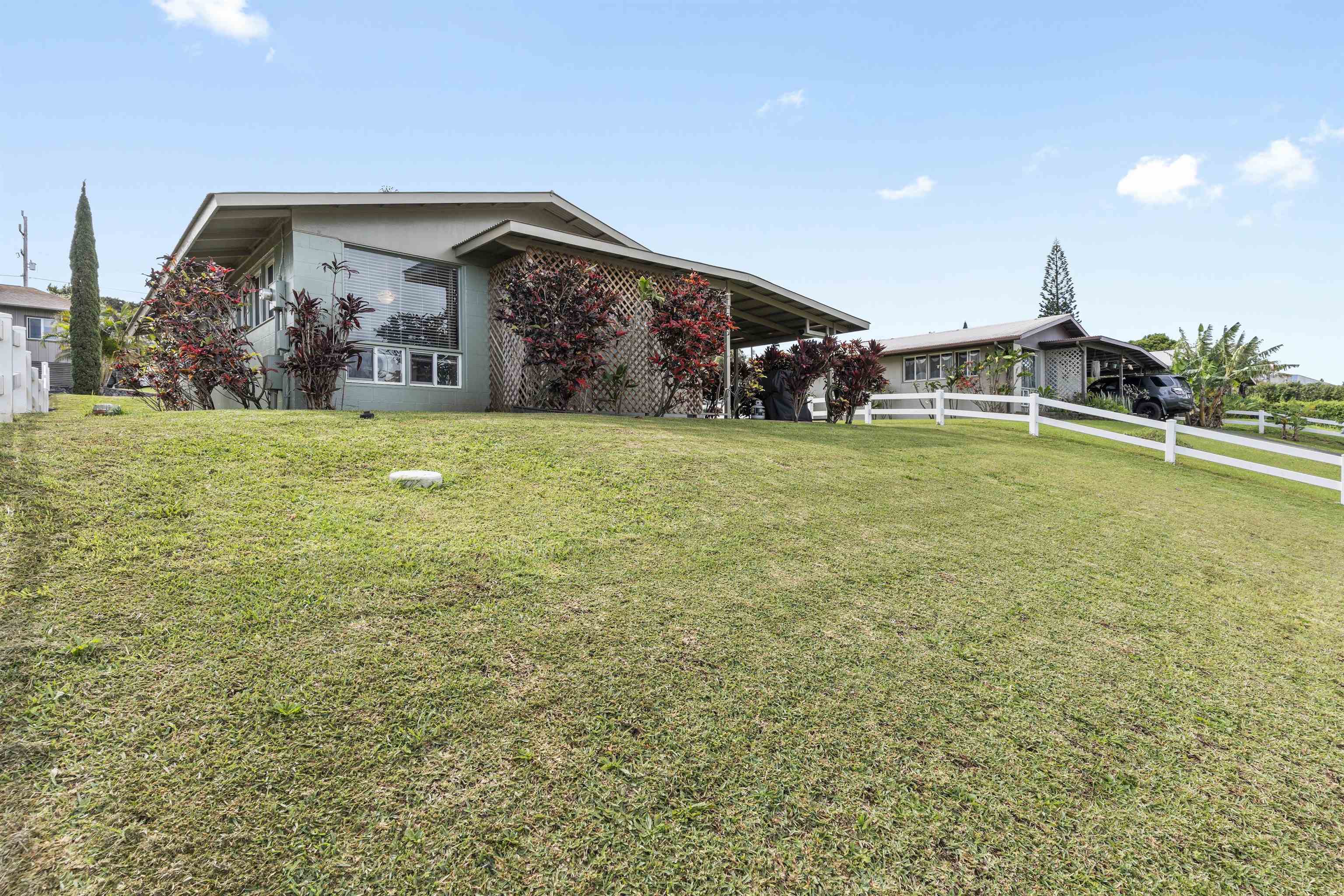 27 Maha Road, Unit 7 Makawao, HI 96768 - Photo 20 of 21 a front view of a house with garden