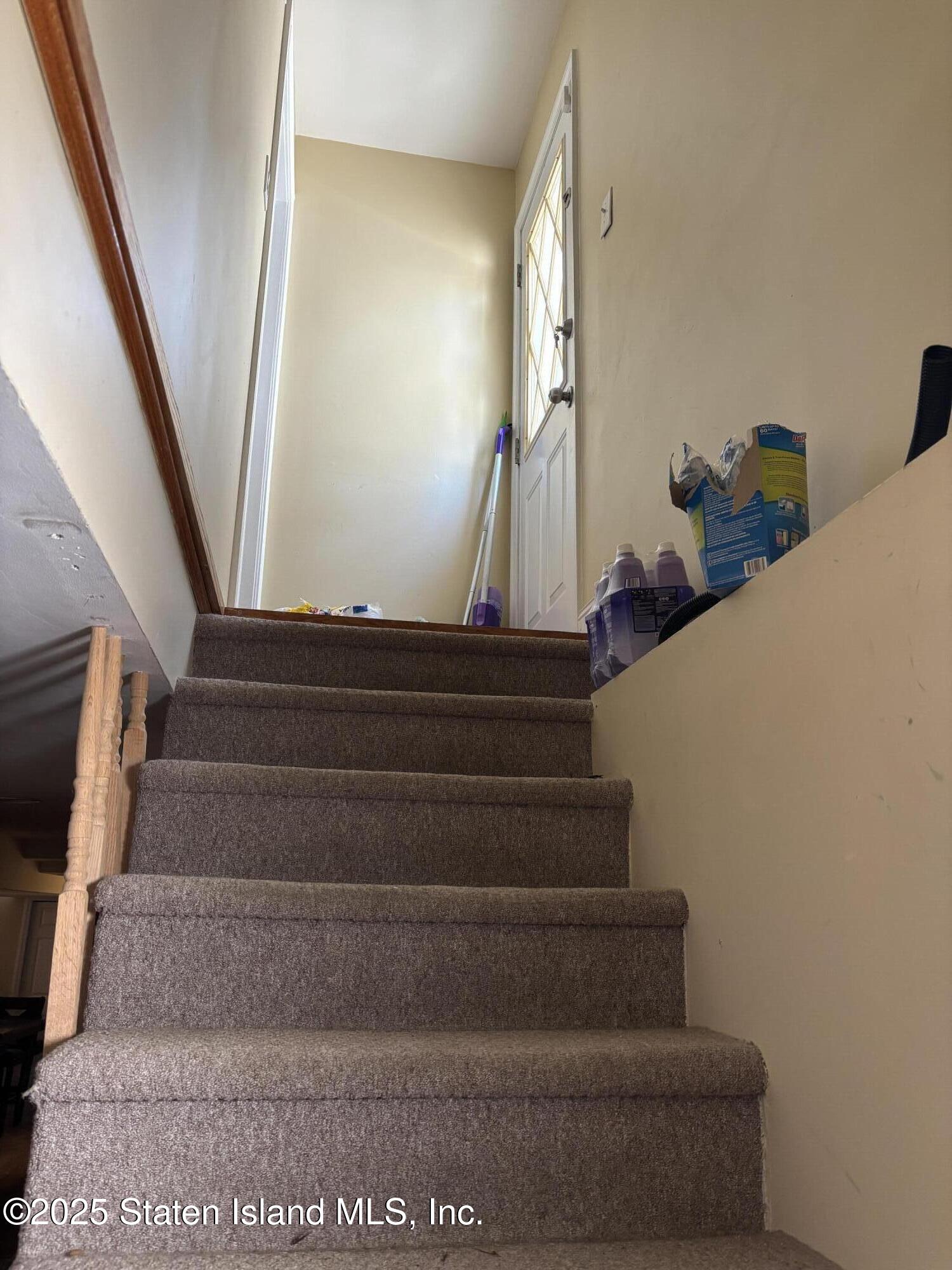 16 Ridgecrest Avenue Staten Island, NY 10312 - Photo 12 of 20 a view of entryway