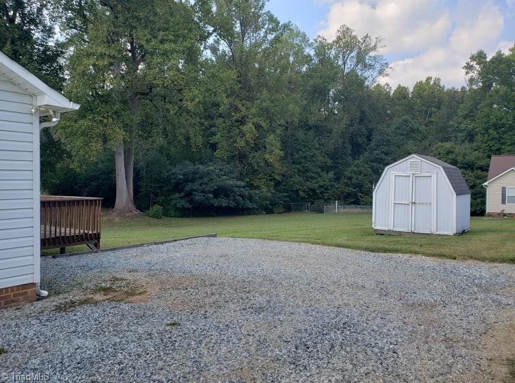 475 Ward Curry Road Lexington, NC 27292 - Photo 4 of 20 Turn around in the drive that wraps to the back