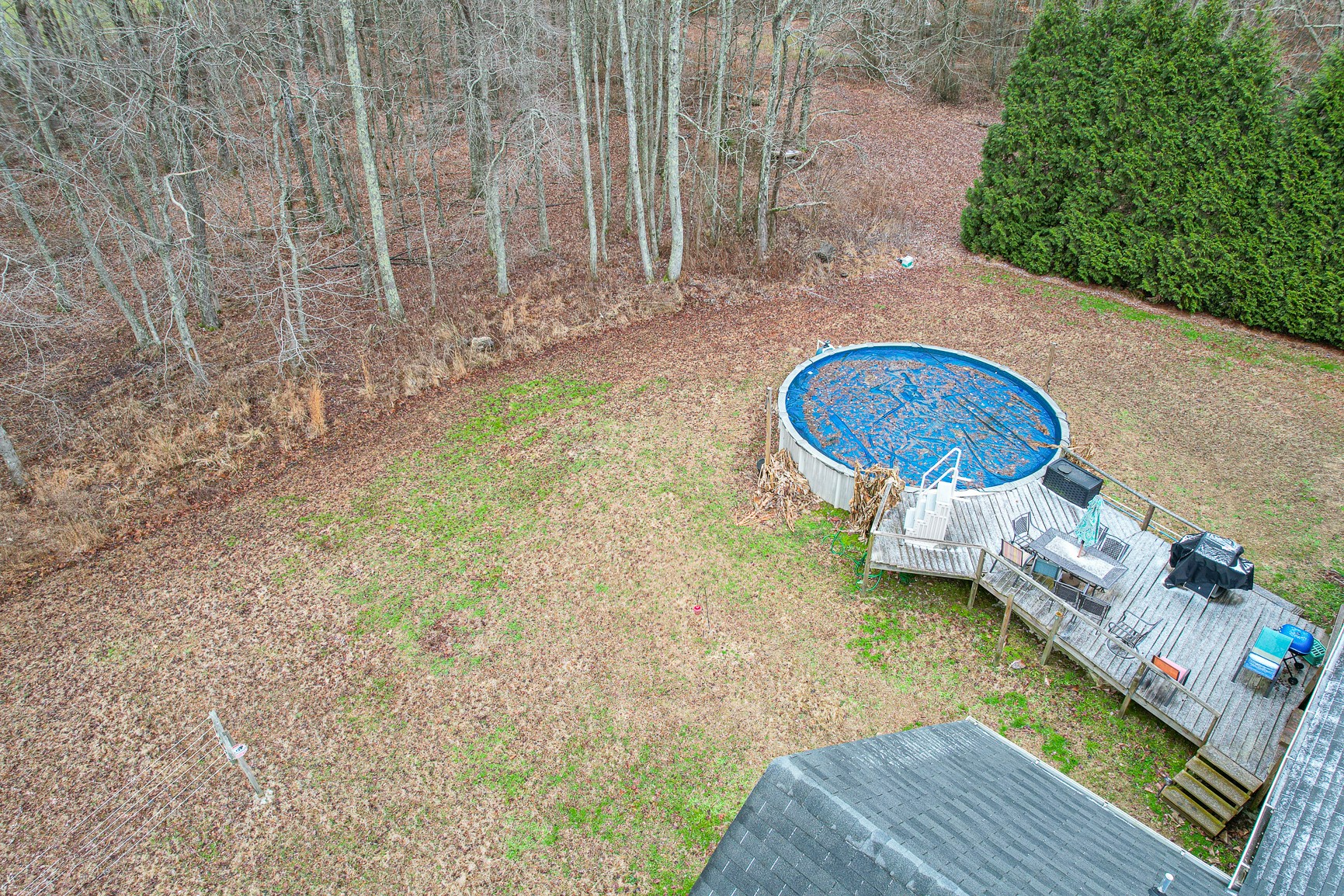 228 Espy Road Manchester, TN 37355 - Photo 45 of 46 a view of a balcony with table and chairs