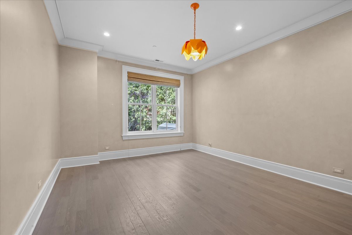727 North McKinley Road, Unit 100 Lake Forest, IL 60045 - Photo 26 of 37 Gallery Image 26
