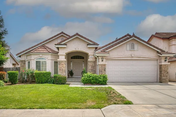 $489,900 | 6671 East Simpson Avenue, Fresno, CA 93727