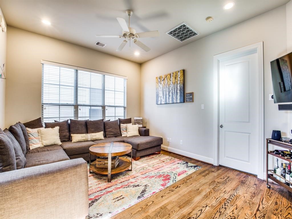 1246 Sampson Street Houston, TX 77003 - Photo 4 of 18 The second floor is great for hosting friends and family.