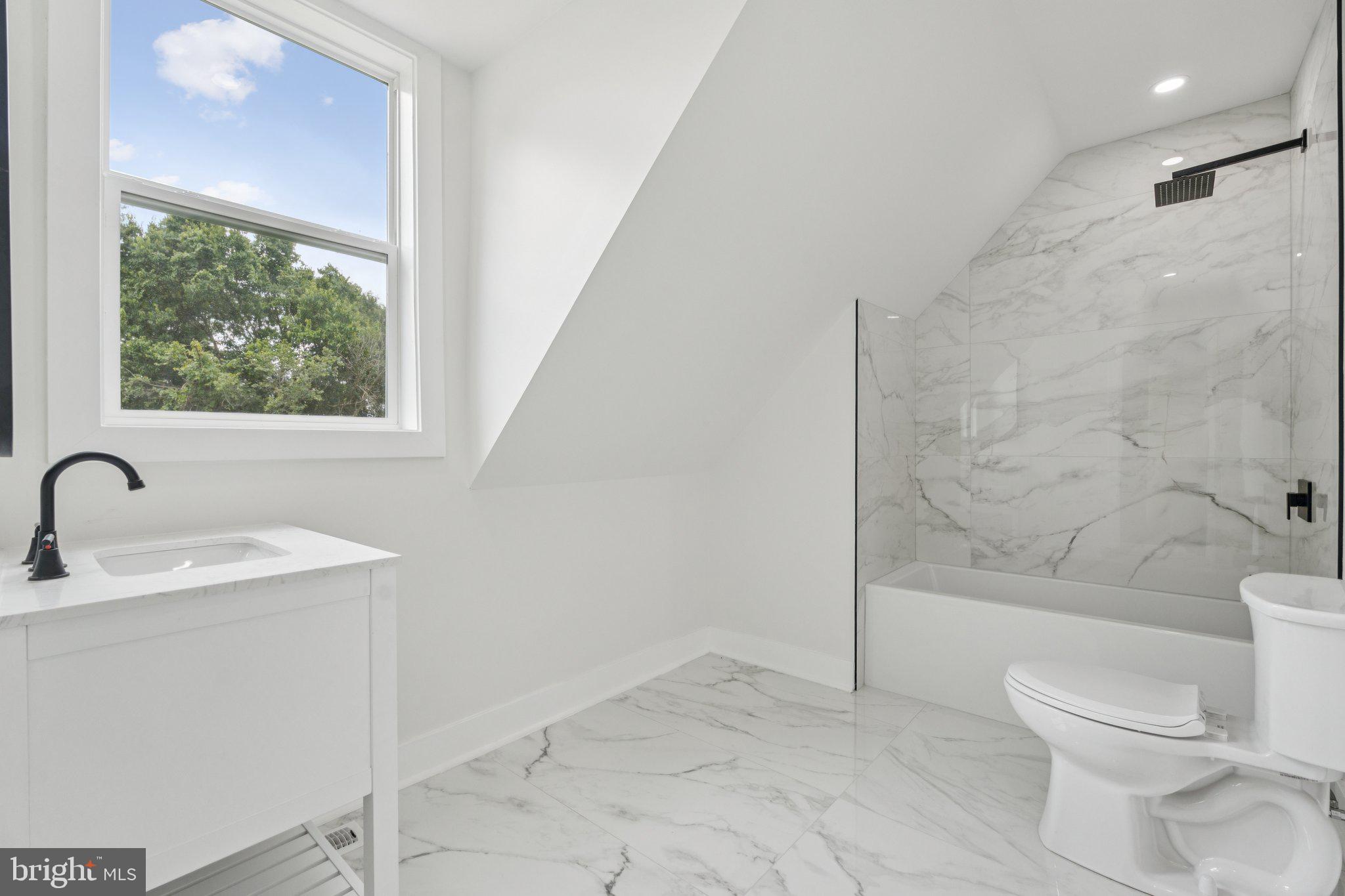4509 Catlett Road Midland, VA 22728 - Photo 27 of 36 Full spacious bathroom upper level