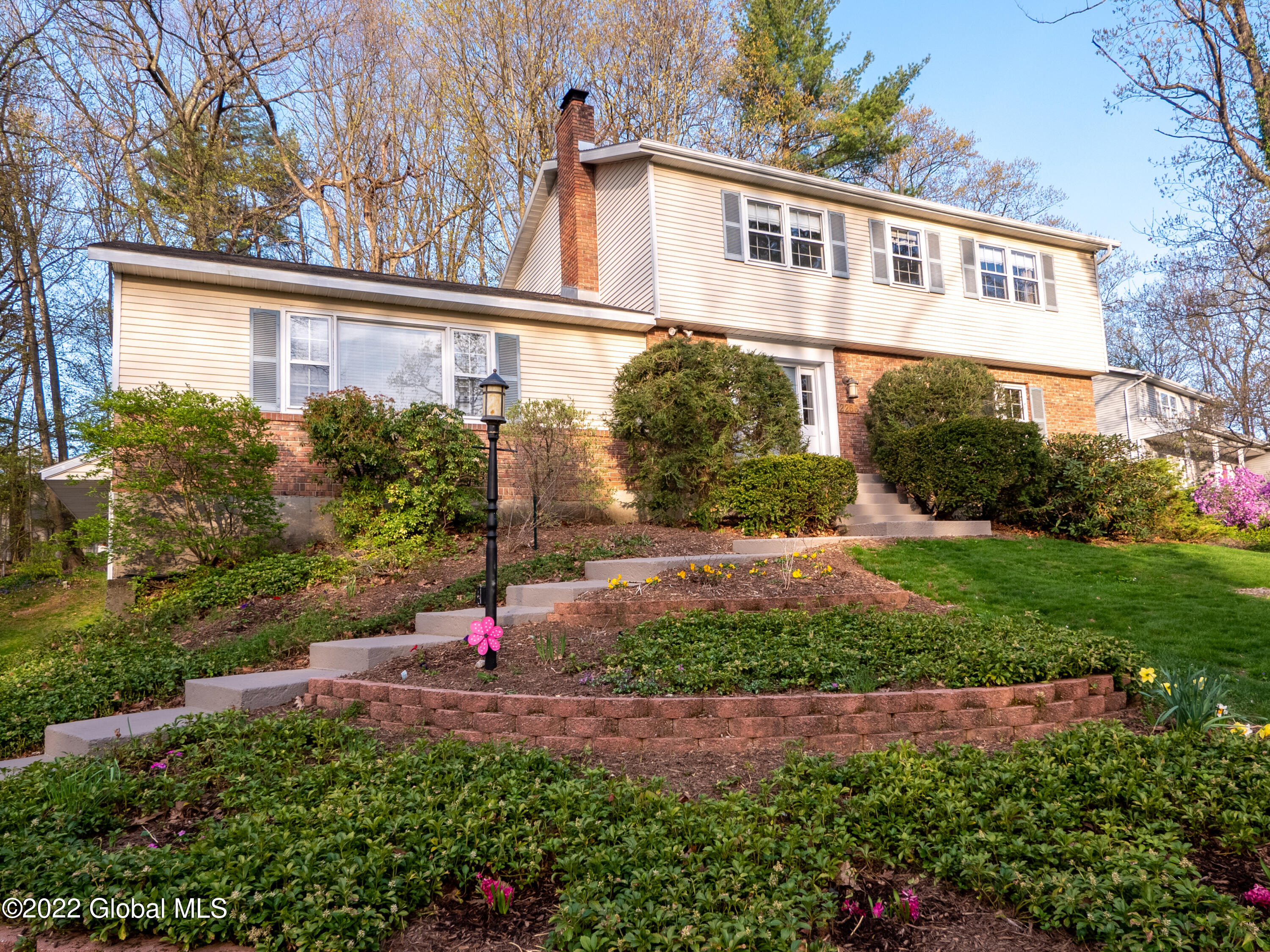 2266 Pine Ridge Road Niskayuna, NY 12309 - Photo 1 of 75 Primary photo