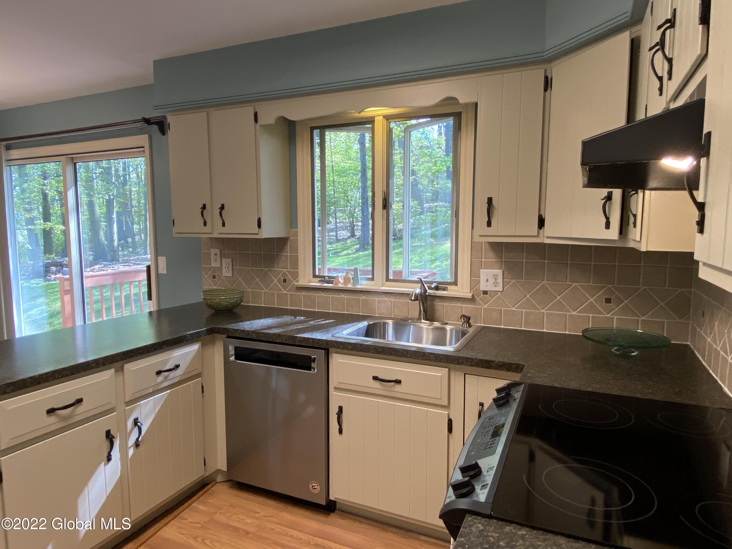 2266 Pine Ridge Road Niskayuna, NY 12309 - Photo 24 of 75 IMG_9583