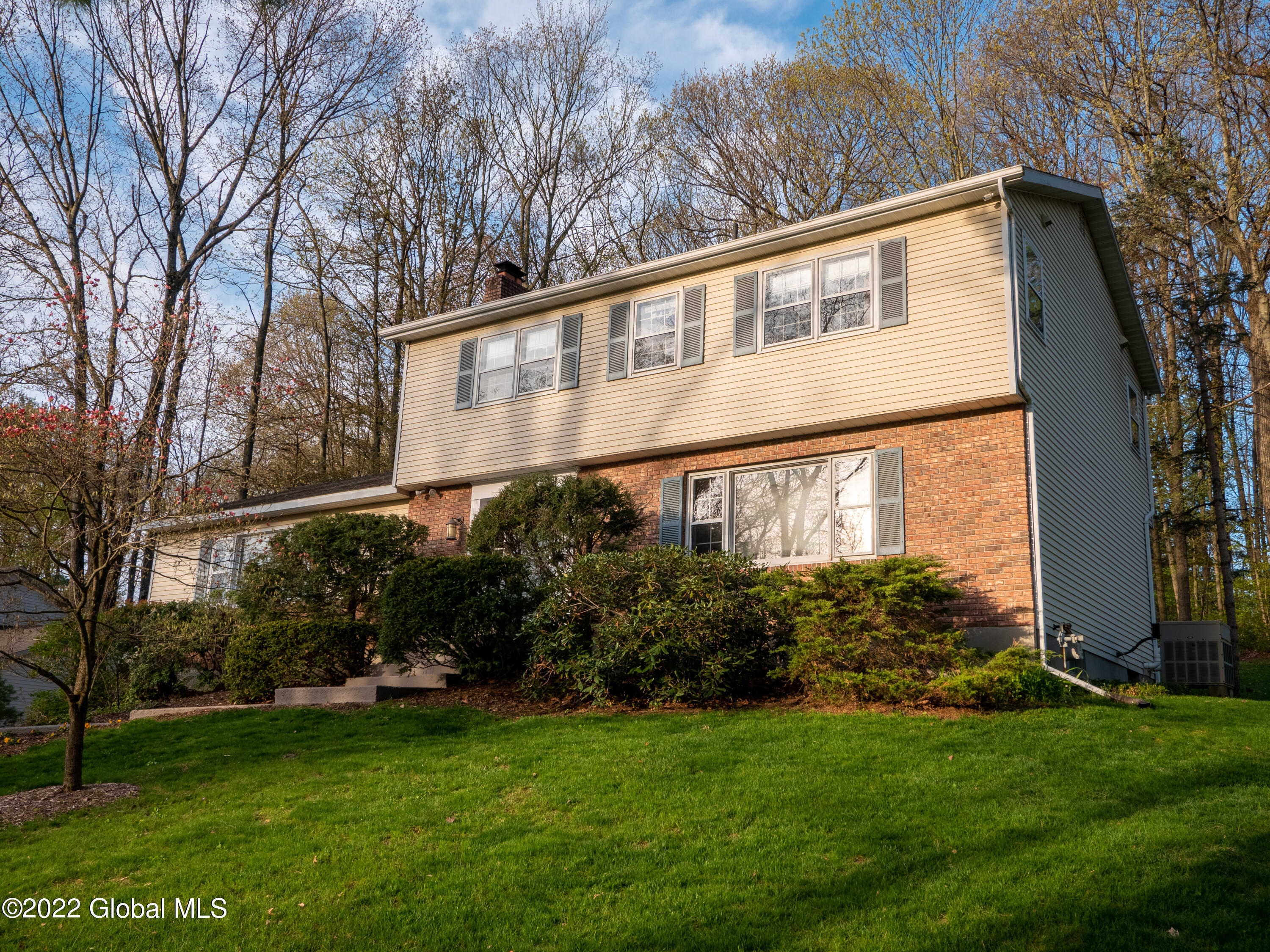 2266 Pine Ridge Road Niskayuna, NY 12309 - Photo 2 of 75 P1022526-HDR