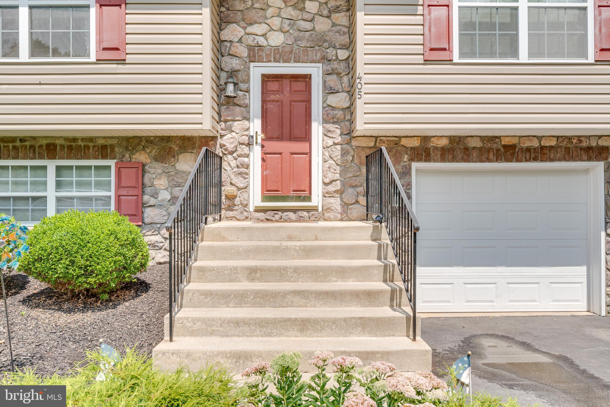 405 East Beltline Avenue Ranson, WV 25438 - Photo 5 of 68 Just a few short steps lead to this wonderful home