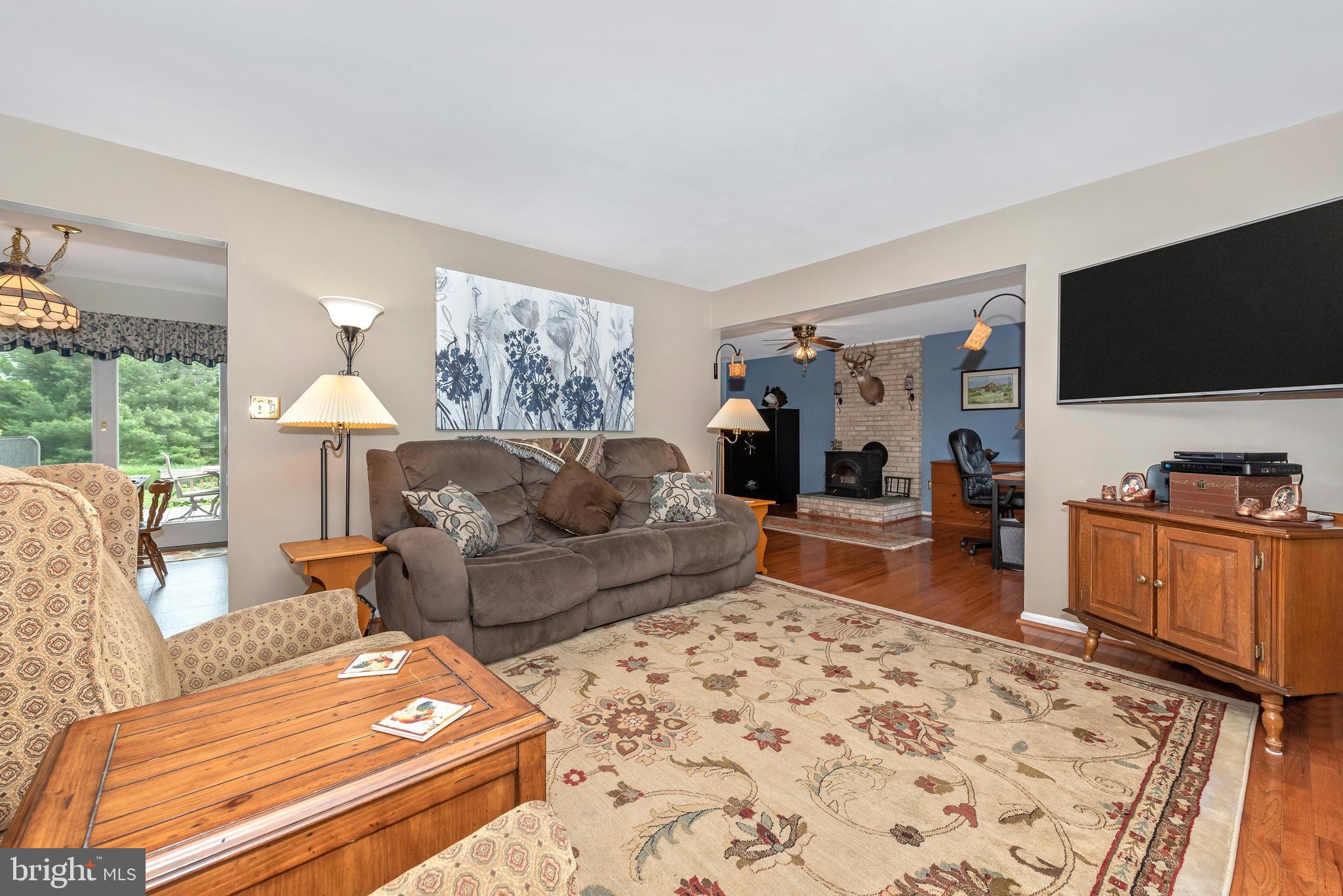 14010 Harrisville Road Mount Airy, MD 21771 - Photo 6 of 62 Living room