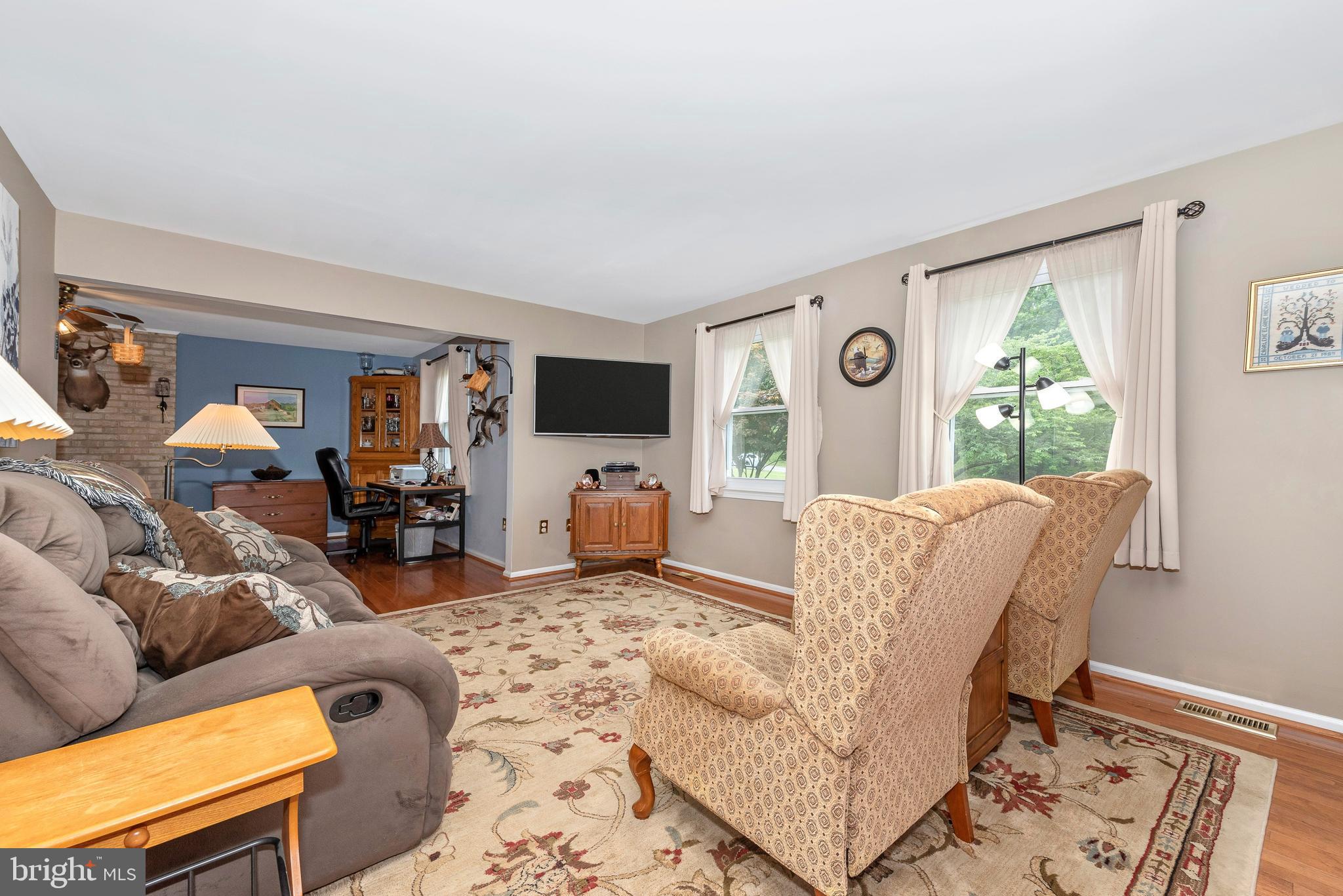 14010 Harrisville Road Mount Airy, MD 21771 - Photo 10 of 62 Living room