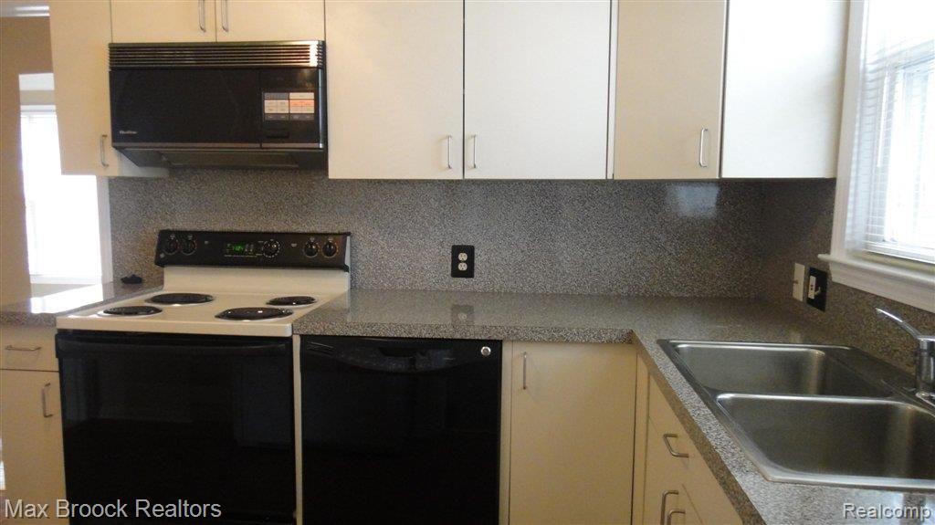 828 Cambridge Road Berkley, MI 48072 - Photo 6 of 15 Another view of kitchen