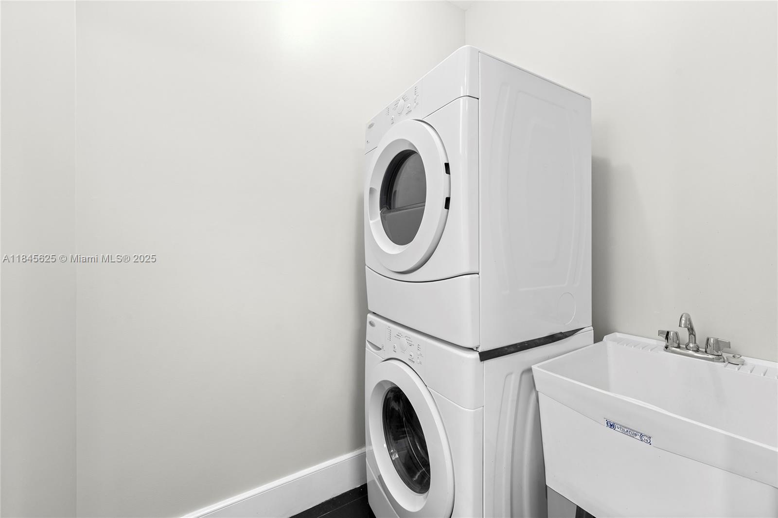 811 Southeast 12th Court Fort Lauderdale, FL 33316 - Photo 14 of 18 a utility room with dryer and washer