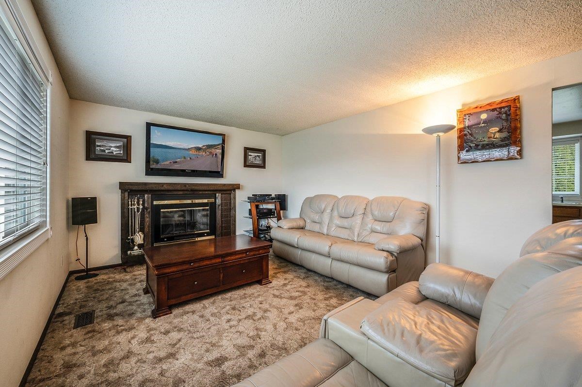 4708 North Larch Road Spokane Valley, WA 99216 - Photo 3 of 32 Gallery Image 3