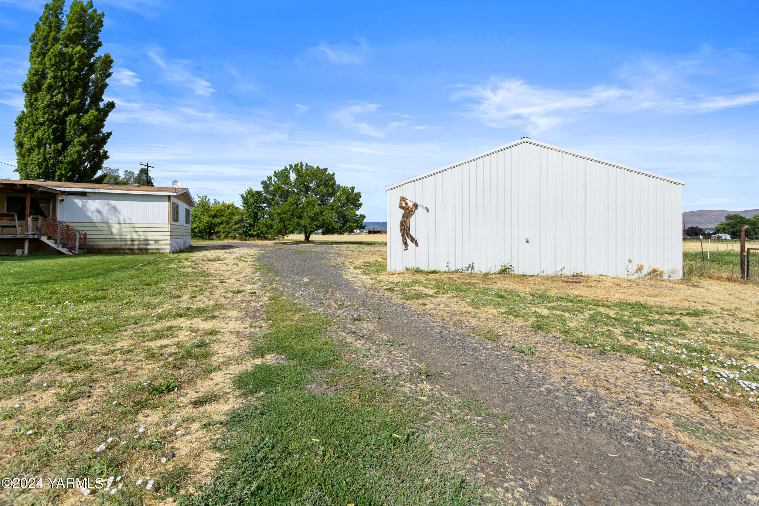 15360 Fisk Road Yakima, WA 98908 - Photo 36 of 36 a view of a big yard with an trees and fence