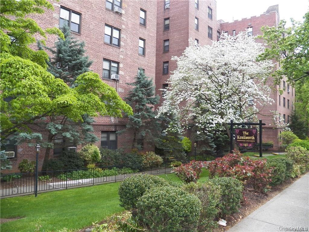 142 Garth Road, Unit 1P Scarsdale, NY 10583 - Photo 6 of 22 a view of a building with a garden