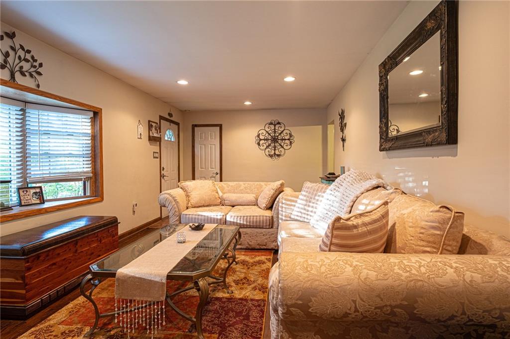 2093 Forest Grove Road Coraopolis, PA 15108 - Photo 6 of 17 Gallery Image 6