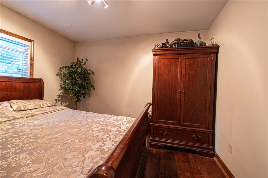 2093 Forest Grove Road Coraopolis, PA 15108 - Photo 10 of 17 Gallery Image 10