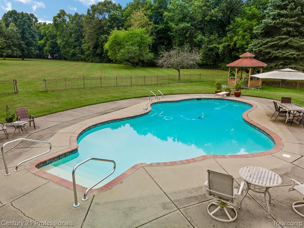 9601 Kier Road Clarkston, MI 48348 - Photo 5 of 73