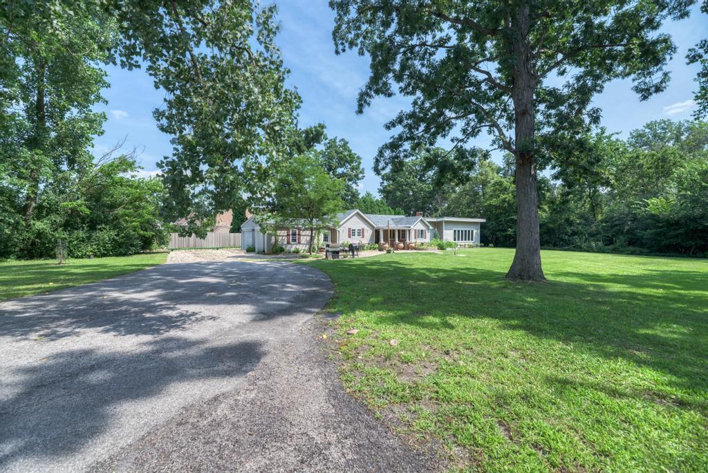 83 4n021 Il Route Bensenville, IL 60106 - Photo 3 of 33 Gallery Image 3
